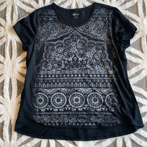 Black pattern from tee